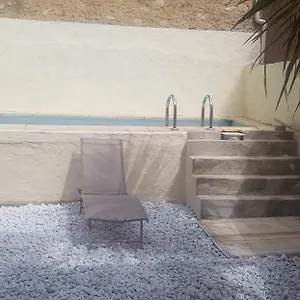  Hébergement de vacances La Petite Maison Dans Un Village Bio